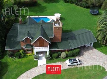 Casa · 300m² · 7 Ambientes · 2 Cocheras · Casa en Venta en El Ombu