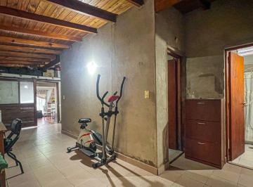 Casa · 123m² · 3 Ambientes · 1 Cochera · Venta Casa 3 Ambientes con Amplio Parque Al Frente
