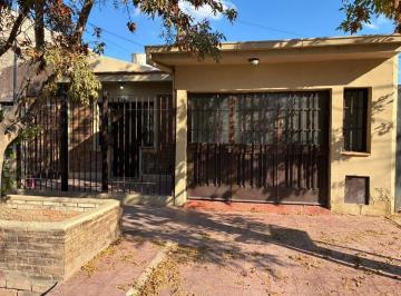 Casa · 163m² · 4 Ambientes · 1 Cochera · Venta de Casa en Guaymallén