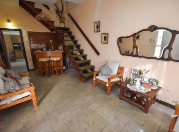 Casa · 169m² · 6 Ambientes · 1 Cochera · Venta Casa 4 Dorm., Cochera