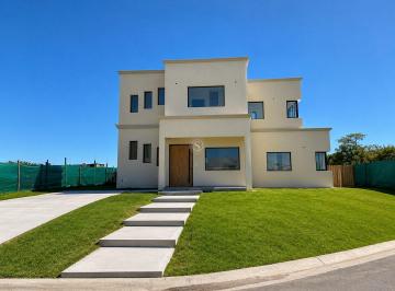 Casa · 142m² · 4 Ambientes · Casa en Venta en Barrio Santa Elisa, Pilar del Este, Pilar