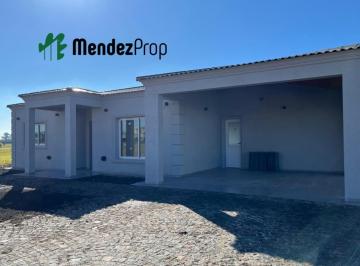 Casa · 195m² · 5 Ambientes · 3 Cocheras · Casa a Estrenar en Venta en El Rebenque