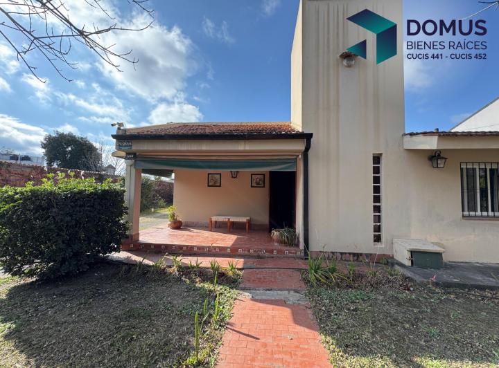 Casa · 290m² · 4 Dormitorios · 2 Cocheras