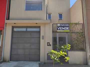Casa · 135m² · 5 Ambientes · 1 Cochera · Casa en Venta en Calle Jujuy Al 1260
