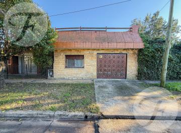 Casa · 124m² · 4 Ambientes · 1 Cochera · Oportunidad en Ituzaingó: Casa 4 Ambientes con Potencial y Terraza