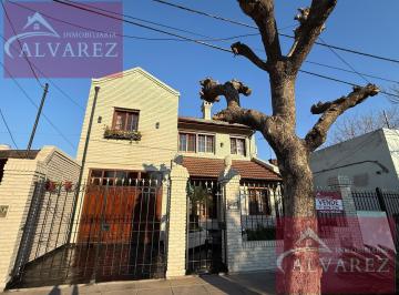 Casa · 190m² · 4 Ambientes · 2 Cocheras · Venta Casa en Garín Centro, Tres Habitaciones