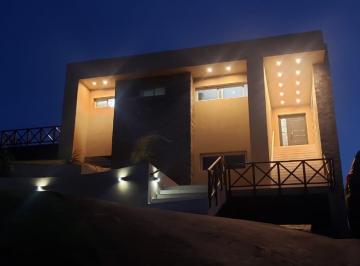 Casa · 302m² · 5 Ambientes · Casa en Venta en Costa Esmeralda Barrio Deportivo 1