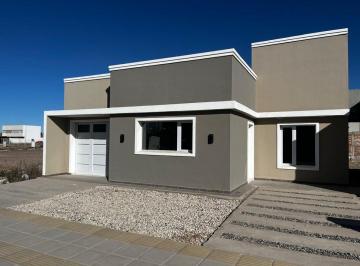 Casa · 93m² · 4 Ambientes · 1 Cochera · Venta Casa 3 Dorm B° Confluencia Plottier Nqn