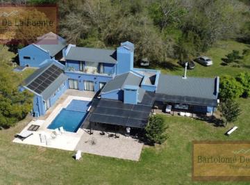 Casa · 310m² · 10 Ambientes · 3 Cocheras · Hermosa Casa en Chacras del Paraná Club de Campo