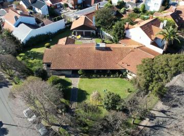 Casa de 8 ambientes, Mar del Plata · Magnífica Esquina en Corazón de Los Troncos