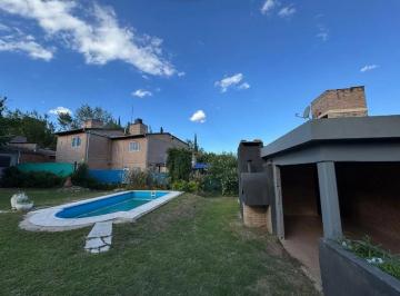 Casa · 110m² · 3 Dormitorios · 1 Cochera · Venta Casa Amoblada 3 Dorm. en Barrio Carlos Paz Sierras