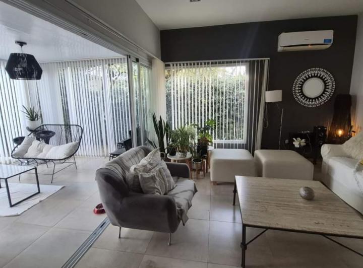 Casa · 250m² · 9 Ambientes