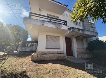 Casa · 180m² · 4 Ambientes · 1 Cochera · Casa 3 Dorm. en Alquiler B° Cofico