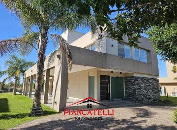 Casa · 1050m² · 4 Ambientes · 3 Cocheras · Casa en Venta y Alquiler con 4 Ambientes en Terravista