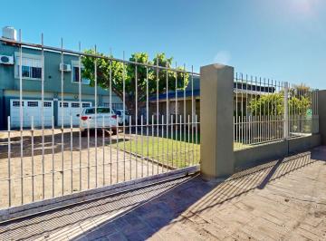 Casa · 230m² · 6 Ambientes · 3 Cocheras · Casa en Venta Gonnet - 4 Dorm.