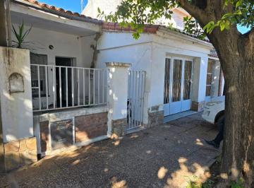 Casa · 150m² · 6 Ambientes · 2 Cocheras · Casa en Santo Tome 2 Dorm. Cochera y Patio