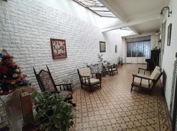 Casa · 193m² · 6 Ambientes · 1 Cochera · Casa con Local en Venta
