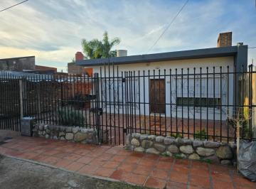 Casa · 115m² · 5 Ambientes · 1 Cochera · Casa - Santa Fe