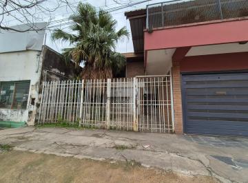 Casa · 104m² · 2 Dormitorios · 1 Cochera · PH con 2 Dorm., Cochera y Patio Sobre Av!