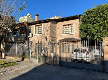 Casa · 271m² · 6 Ambientes · 3 Cocheras · La Rosa 460, Entre Canale y Sánchez, Adrogué - Casa de 4 Dorm., Distribuida en Dos Plantas