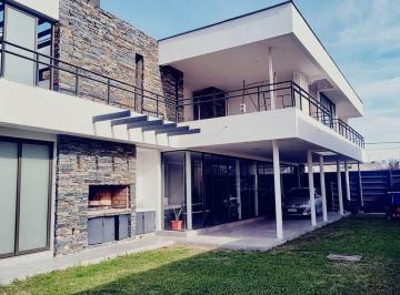 Casa · 217m² · 8 Ambientes · 2 Cocheras · Venta Casa Alto Rodeo 220 m Cubiertos 2 Pisos