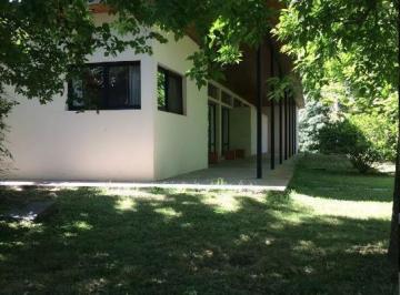 Casa · 280m² · 5 Ambientes · 1 Cochera · Casa en Venta - 4 Dorm. 2 Baños - Cochera - 12.000 m² - Villa Elisa