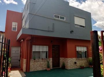 Casa · 77m² · 5 Ambientes · Casa en Venta - 4 Dorm. 2 Baños - 165 m² - Bernal Oeste
