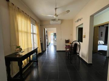 Casa · 290m² · 10 Ambientes · 3 Cocheras · Casa Mas 3 Dptos Venta Permuta en Av Mitre (S. L)