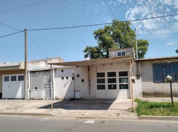 Casa · 120m² · 6 Ambientes · 2 Cocheras · Casa en Venta - 5 Dorm. 2 Baños - 120 m² - Junin
