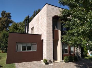 Casa · 200m² · 6 Ambientes · 2 Cocheras · Casa en Venta - 4 Dorm. 2 Baños - Cocheras - 350 m² - El Palomar, Cañuelas