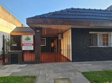 Casa · 175m² · 4 Ambientes · 1 Cochera · Casa Chalet en Venta en El Palomar, Morón, G. B. a. Zona Oeste