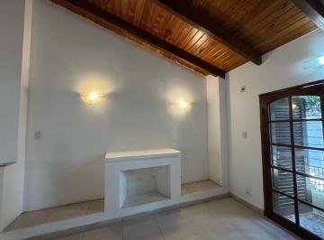 Casa · 83m² · 3 Ambientes · Casa Reciclada Dos Dorm. Patio