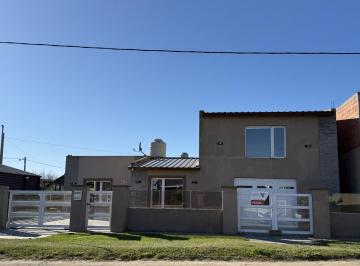 Quinta vacacional · 160m² · 5 Ambientes · 2 Cocheras · Camet Norte a Cuadras del Mar