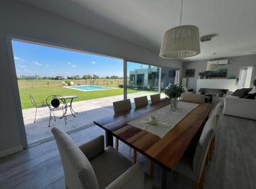 Casa · 250m² · 5 Ambientes · 2 Cocheras · Casa en Venta Haras Santa Maria Al Golf - 4 Dorm. - 3 Baños - Acepta Propiedad en Parte de Pago.