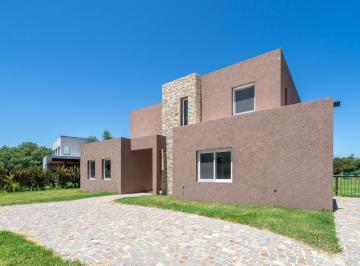 Casa · 310m² · 5 Ambientes · 3 Cocheras · Casa en Venta Al Golf y Laguna - Haras Santa Maria - Atardecer