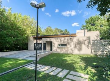 Casa de 7 ambientes, La Plata · Particular Alquila Casa con Amplio Parque, Quiincho y Pileta en Villa Elisa