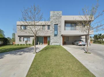 Casa · 560m² · 11 Ambientes · 2 Cocheras · Terravista Casa Al La Laguna