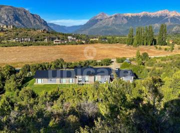 Casa · 7747m² · 6 Ambientes · 1 Cochera · Importante Casa Moderna de Una Planta en Arelauquen con Vistas a La Montaña