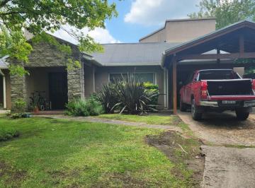 Casa · 281m² · 5 Ambientes · Oportunidad! Venta Excelente Casa a Reciclar en Barrio Roble Joven - Apta Credito