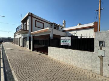 Casa · 220m² · 4 Ambientes · 1 Cochera · Casa 4 Ambientes en Jose C Paz