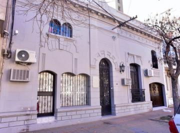 Casa · 232m² · 4 Ambientes · 1 Cochera · Venta Casa Ideal Para Desarrollo