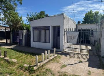 Casa · 160m² · 3 Ambientes · 1 Cochera · Casa con Local en Venta en José C. Paz