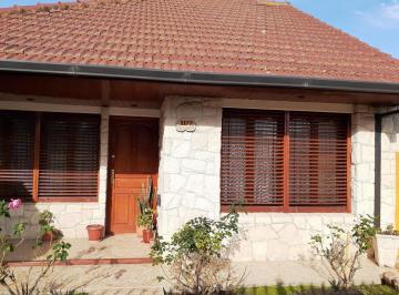 Casa de 3 ambientes, Balcarce · Chalet con Vista Al Cerro en Balcarce