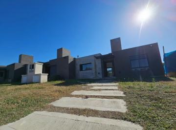 Casa · 127m² · 3 Ambientes · 2 Cocheras · Real Oportunidad Pago de Contado a Estrenar Siete Soles!