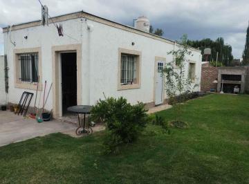 Casa · 50m² · 3 Ambientes · 2 Cocheras · Casa Semi Nueva Venta Barrio San Isidro Luján.