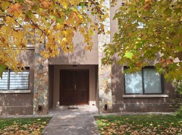 Casa · 300m² · 4 Ambientes · 2 Cocheras · Casa en Venta Barrio Privado Lujan de Cuyo