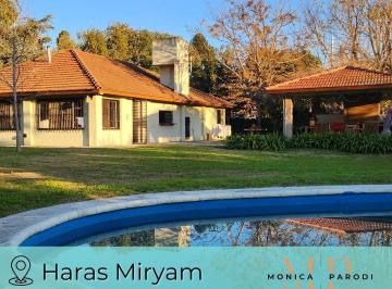 Casa · 140m² · 6 Ambientes · 3 Cocheras · Casa en Venta - 160 m². Haras Miryam, Villa Udaondo