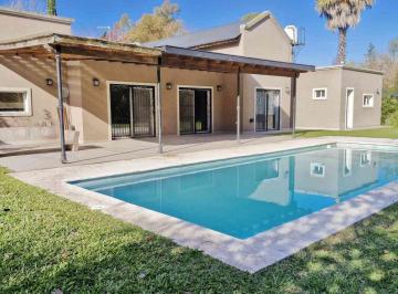 Casa · 160m² · 4 Ambientes · 2 Cocheras · Casa en Venta en Una Planta en Parada Robles