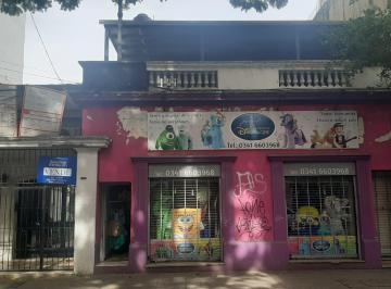 Casa · 196m² · 8 Ambientes · Casa con Local Comercial Sobre Entre Rios Al 1500