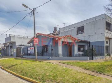 PH · 136m² · 5 Ambientes · 1 Cochera · Venta PH T/casa + Local. Garage. Jardin. Temperley